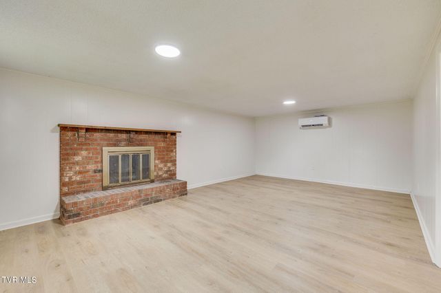 101 Canterbury Lane, Bristol, VA 24201