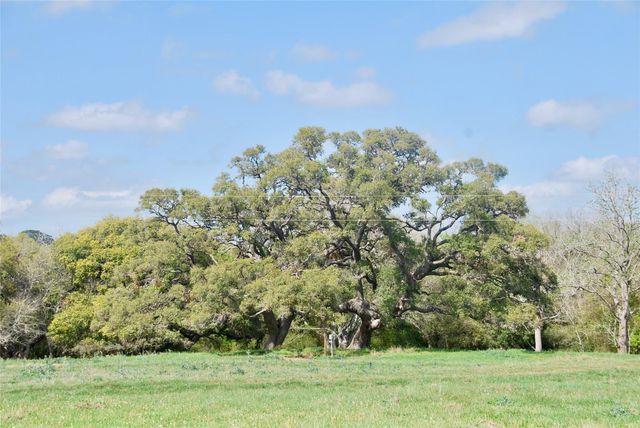 494 County Road 217c, Schulenburg, TX 78956