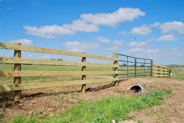 494 County Road 217c, Schulenburg, TX 78956