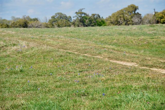 494 County Road 217c, Schulenburg, TX 78956