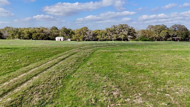 494 County Road 217c, Schulenburg, TX 78956