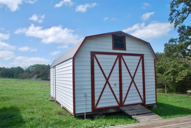 494 County Road 217c, Schulenburg, TX 78956