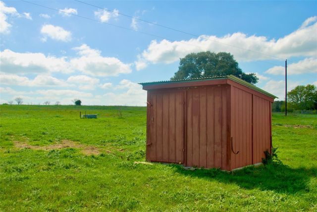 494 County Road 217c, Schulenburg, TX 78956