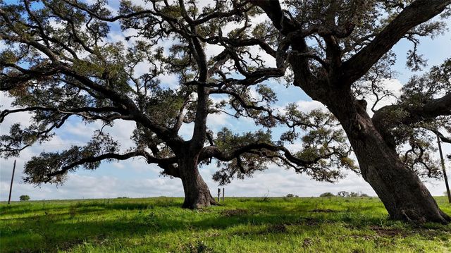 494 County Road 217c, Schulenburg, TX 78956