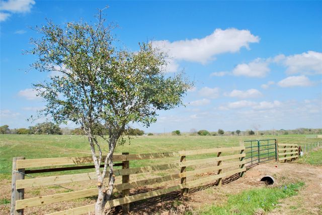 494 County Road 217c, Schulenburg, TX 78956