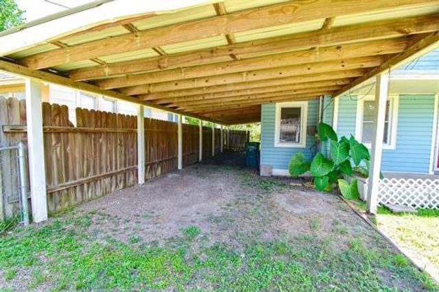 735 Highland Dr, Beaumont, TX 77705