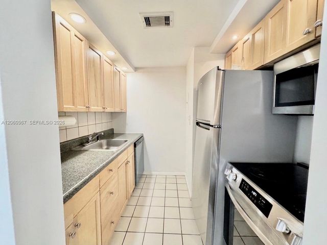 800 W Ave 632 632, Miami Beach, FL 33139