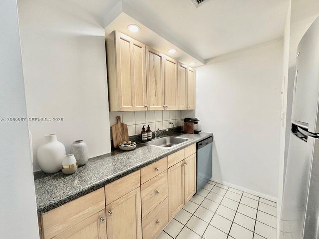800 W Ave 632 632, Miami Beach, FL 33139