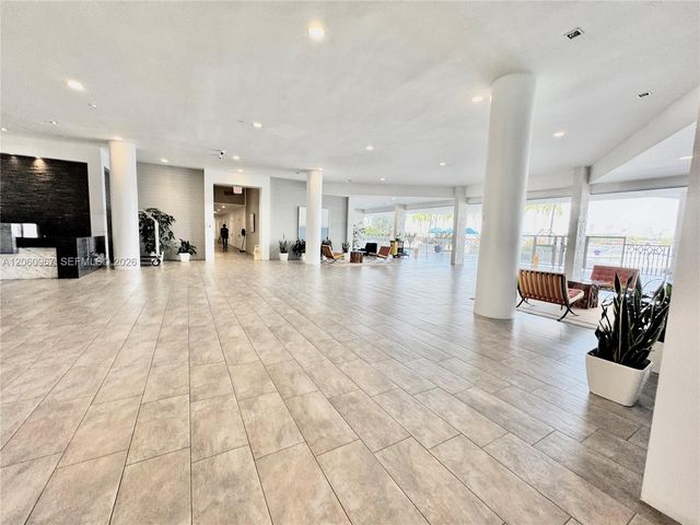 800 W Ave 632 632, Miami Beach, FL 33139