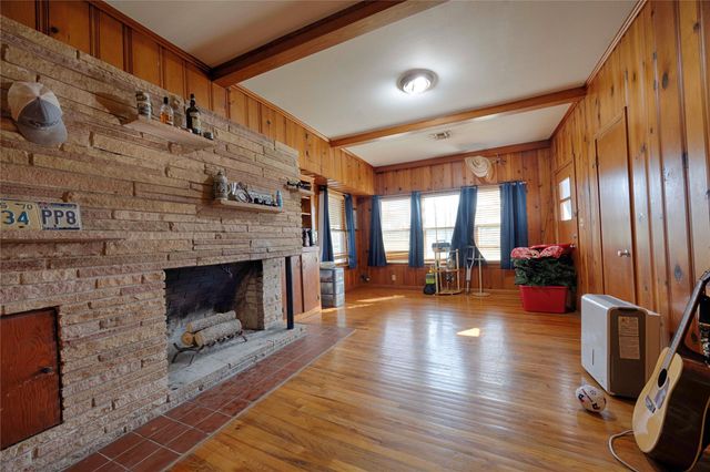 309 Anderson ST, Schulenburg, TX 78956