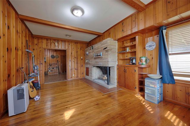 309 Anderson ST, Schulenburg, TX 78956