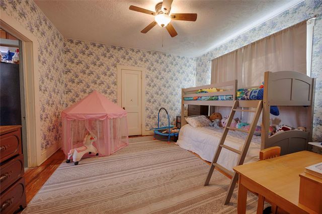 309 Anderson ST, Schulenburg, TX 78956