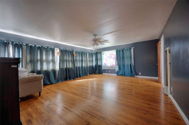 309 Anderson ST, Schulenburg, TX 78956