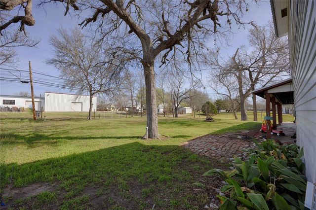309 Anderson ST, Schulenburg, TX 78956