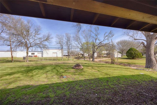 309 Anderson ST, Schulenburg, TX 78956