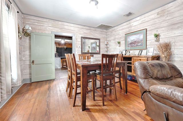 309 Anderson ST, Schulenburg, TX 78956