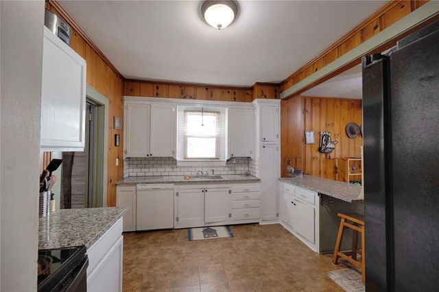309 Anderson ST, Schulenburg, TX 78956