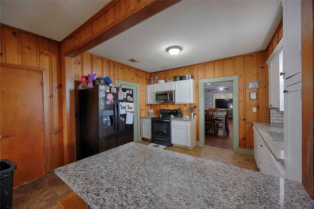 309 Anderson ST, Schulenburg, TX 78956