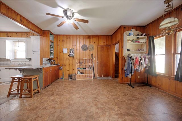 309 Anderson ST, Schulenburg, TX 78956