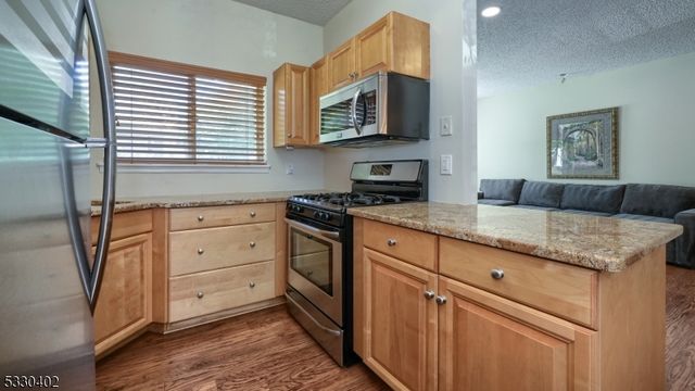 502 Brittany Dr 02, Wayne Twp., NJ 07470