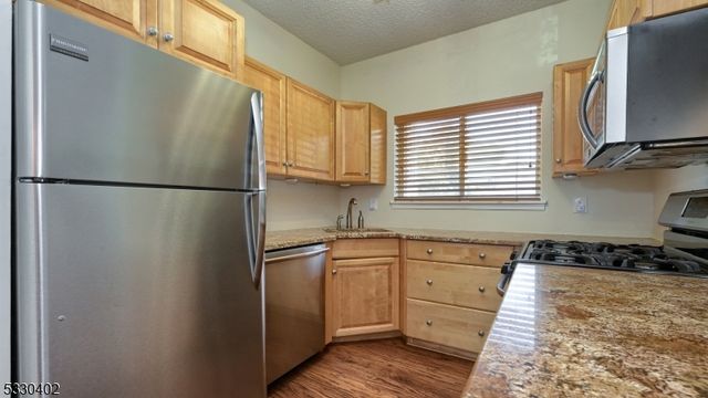 502 Brittany Dr 02, Wayne Twp., NJ 07470