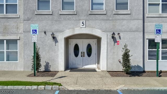 502 Brittany Dr 02, Wayne Twp., NJ 07470