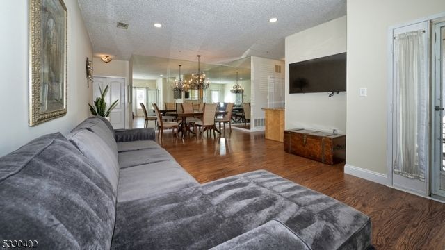 502 Brittany Dr 02, Wayne Twp., NJ 07470