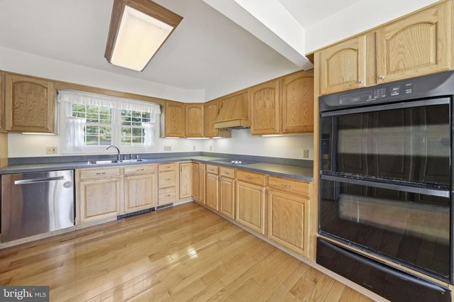 50 HARBOURTON WOODSVILLE RD, Pennington, NJ 08534