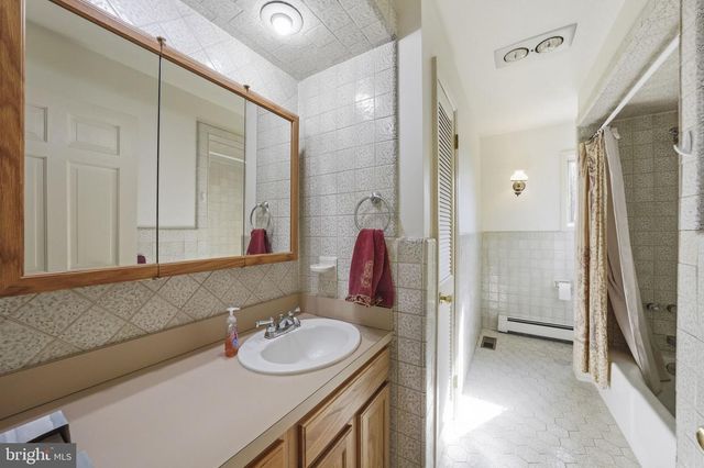 50 HARBOURTON WOODSVILLE RD, Pennington, NJ 08534