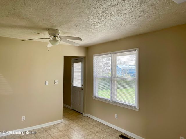 1808 Oakwood Dr, Shelbyville, KY 40065