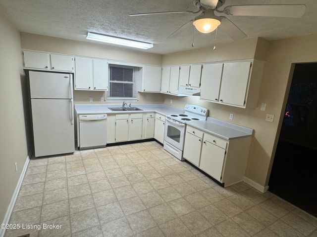 1808 Oakwood Dr, Shelbyville, KY 40065