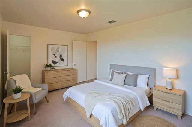 714 Lavaca LOOP, Elgin, TX 78621