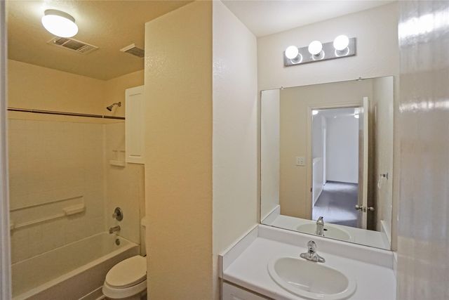 714 Lavaca LOOP, Elgin, TX 78621