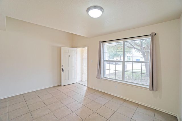 714 Lavaca LOOP, Elgin, TX 78621