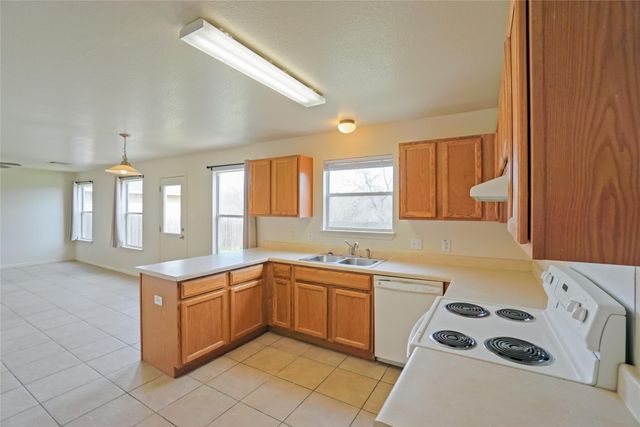 714 Lavaca LOOP, Elgin, TX 78621