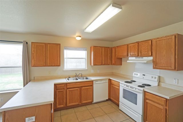 714 Lavaca LOOP, Elgin, TX 78621