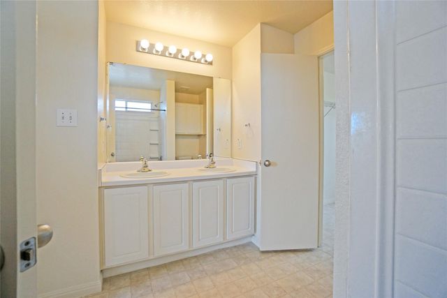 714 Lavaca LOOP, Elgin, TX 78621