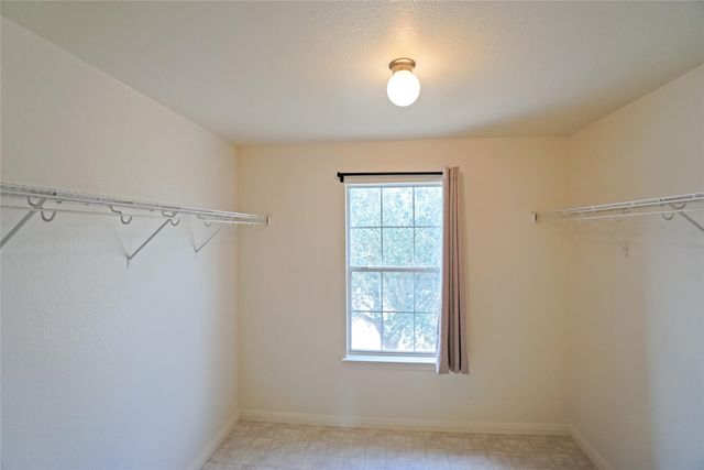 714 Lavaca LOOP, Elgin, TX 78621