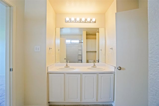 714 Lavaca LOOP, Elgin, TX 78621