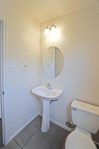 714 Lavaca LOOP, Elgin, TX 78621