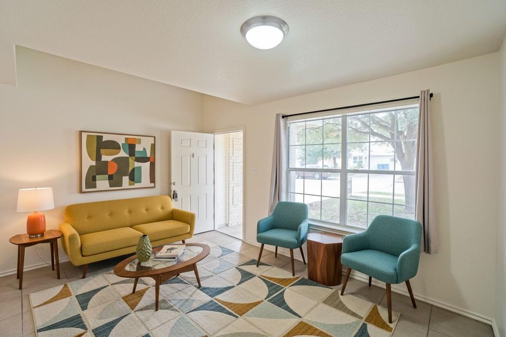 714 Lavaca LOOP, Elgin, TX 78621