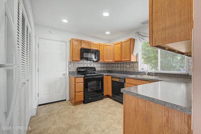 871 Liverpool Circle B, Manchester, NJ 08759