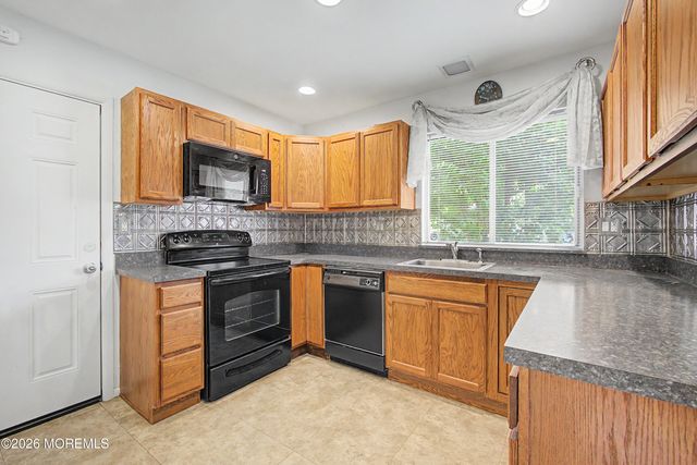 871 Liverpool Circle B, Manchester, NJ 08759