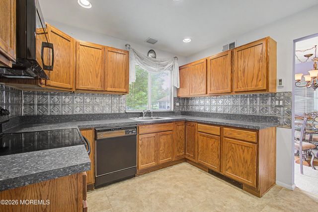 871 Liverpool Circle B, Manchester, NJ 08759