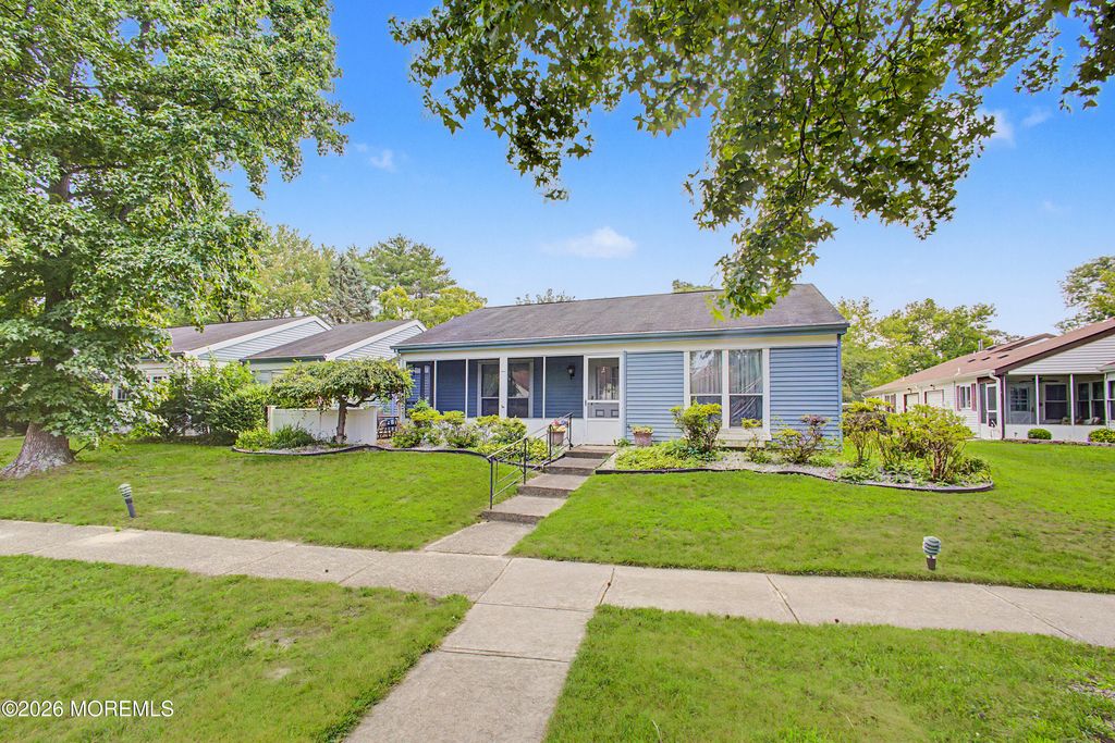 871 Liverpool Circle B, Manchester, NJ 08759