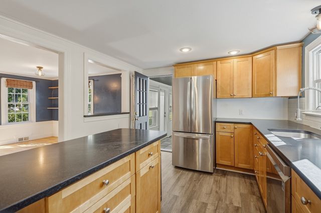 16 Hunting Lane, Wilbraham, MA 01095