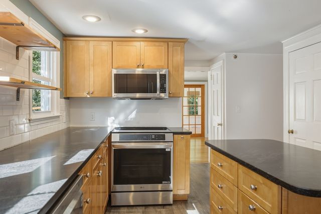 16 Hunting Lane, Wilbraham, MA 01095
