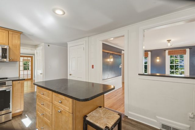 16 Hunting Lane, Wilbraham, MA 01095