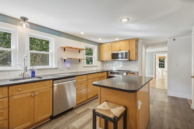 16 Hunting Lane, Wilbraham, MA 01095