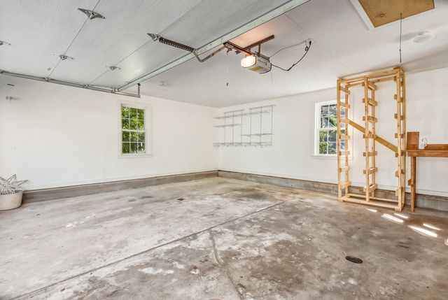 16 Hunting Lane, Wilbraham, MA 01095